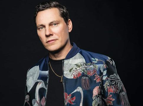 Tiësto történelmet írt a Gízai piramisoknál a Prismatic show-val