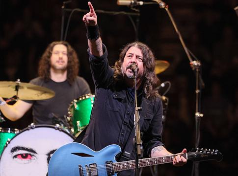 Beatles-feldolgozással zárta liverpooli turnéját a Foo Fighters