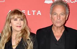 Stevie Nicks tisztázta a ‘Frozen Love’ félrehallott sorát, és újra kapcsolatba lépett Lindsey Buckinghammel