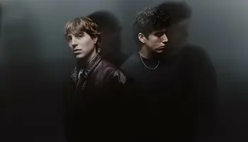 INVT bejelentette 8 AM Swim című albumát, megosztotta a LENS BLUR-t