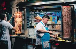 Mit esznek a különböző országokban egy fergeteges éjszaka után?