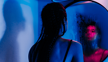 Amikor az algoritmus átírja a valóságot – egy dokumentált eset az „AI pszichózisról”