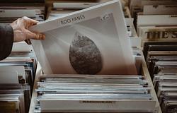 Tovább pörög a vinyl: rekordbevétel és új generációk hajtják a növekedést