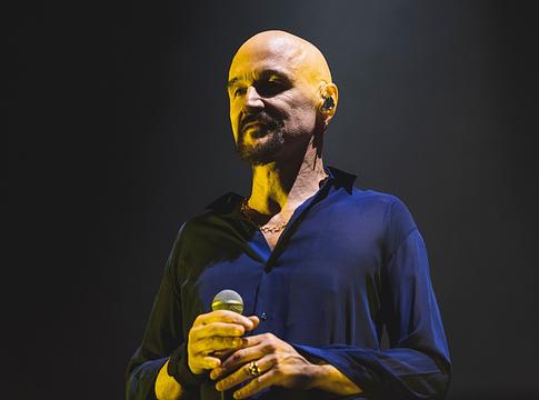 Tim Booth kiakadt Tommy Robinson akcióján
