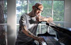 Moby kiadta a Future Quiet albumot és nagyszabású európai turnéra indul