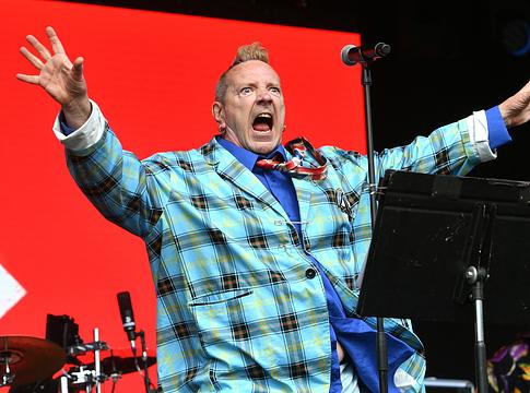 John Lydon felfedte kilétét a The Masked Singerben, majd azonnal stúdióba vonul