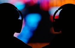 Káros, hormonokat zavaró vegyületeket találtak 81 fejhallgató‑modellben