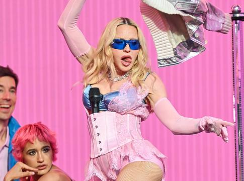 Madonna DJ-pult mögé állt a Confessions II londoni premierjén