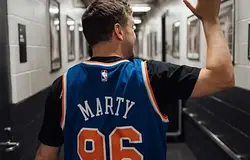 Közel 10 ezer fontért kelt el Martin Garrix dedikált Knicks-meze