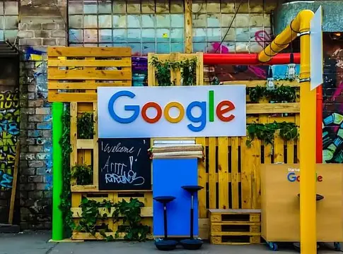 Penske Media trösztellenes pert indított a Google ellen az AI összefoglalók miatt