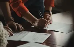 Jog és titkok: elhúzódik a Suno körüli pereskedés