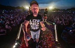 Charly Lownoise új dallal bizonyítja: a happy hardcore él és működik