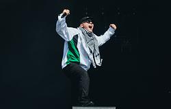 Kneecap a brit listavezetésért versenyez, szorosan mögöttük Melanie C és Michael Jackson