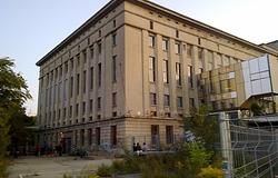 Mozgássérült lány mutatta meg, milyen akadálymentes a Berghain