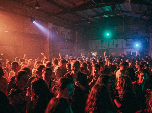 Az igazi megmentők: új kutatás szerint a 40 felettiek tartják életben az underground zenei kultúrát