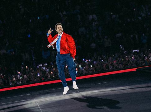 Harry Styles egy „Viva Palestina!” bekiabálásra: „Correct” az amszterdami nyitóesten