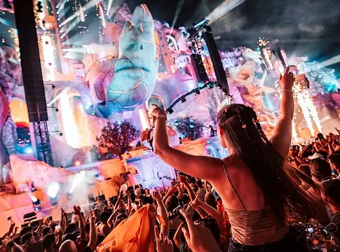 A Tomorrowland nemcsak a rajongóknak hoz hasznot: a helyiek is szépen keresnek a fesztiválon