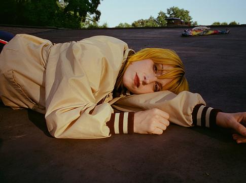 Hayley Williams a színpadon lett rosszul PinkPantheress mellett