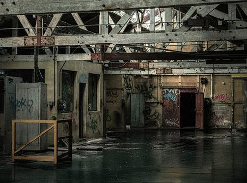 Zajban élünk, csendet keresünk