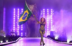 Shakira kétmilliós tömeg előtt lépett fel a Copacabanán