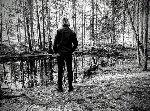 Halloween zenei válogatás: britpop düh, svéd sötétség és analóg varázslat