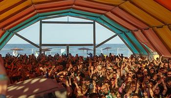 A Sunwaves Bulgáriába költözik: Carola, Moonear, tINI és mások a nyitókiadáson