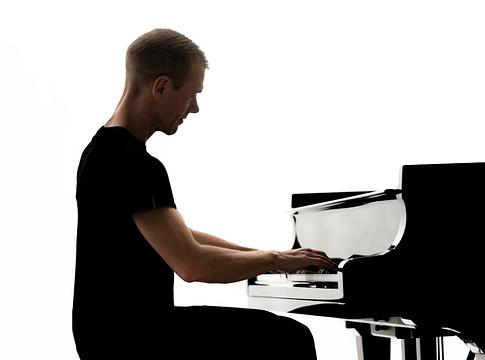 Armin van Buuren új oldalát mutatja meg – megjelent első akusztikus albuma, a Piano