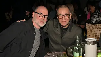 Fred Armisen a zeneipar titkos archívumába kalauzol a CNN új sorozatában