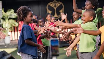Zene, művészet és esély: új iskolát nyitott a Tomorrowland Foundation Dél-Afrikában