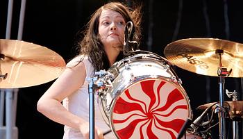 Daily Mail tévesen Meg White-ként azonosított egy nőt – követéssel vádolják