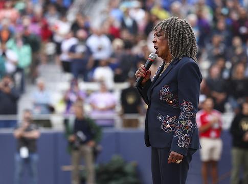 Martha Reeves himnusza vírusvideó lett, ő a körülményeket és a vokalistákat okolja