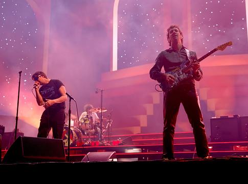 The Strokes 2026-os világkörüli turnét jelentett be, húsz év után teljes brit körrel
