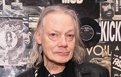 Szállítás közben megsérültek William Orbit Grammy-díjai