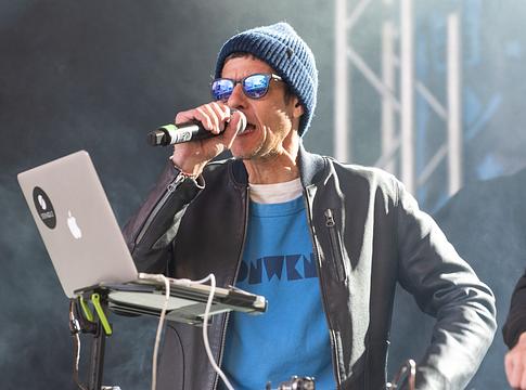 Mike D beugrott fiai koncertjére, Beastie Boys-klasszikusok is szóltak Ojaiban