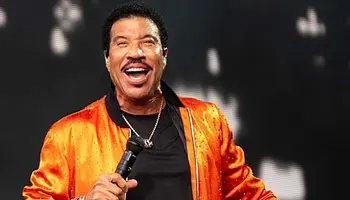 Lionel Richie hangvédjegyet kér négy híres sorára