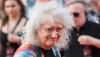 Brian May tippeket ad a mai napfogyatkozás biztonságos megfigyeléséhez