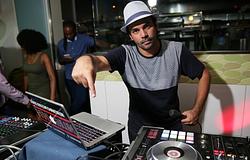 Shane Talon szarkasztikus újévi üzenete tükröt tart a DJ-szcénának