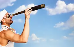 FISHER újra Ibizán építi a nyarat