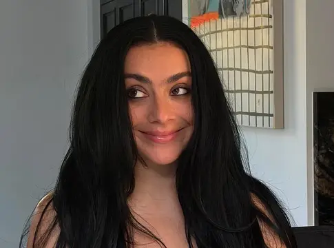 Charli XCX mégis kiadta a régóta várt B-oldalakat az Apple Musicon