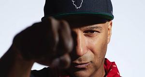 Tom MOREllo elhalasztotta londoni és párizsi koncertjeit „family medical emergency” miatt