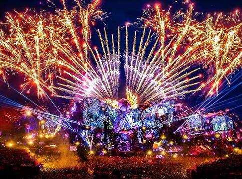 Hosszú sorokra panaszkodnak a Tomorrowlandre érkező utazók Brüsszelben