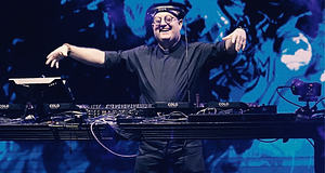 Padre Guilherme szent rave-et vitt Buenos Aires szívébe Ferenc pápa emlékére