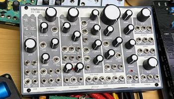 Kicsiben tér vissza a klasszikus: jön a Pittsburgh Modular Lifeforms SV-1 mini 2027 elején