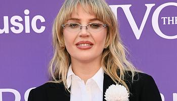 Self Esteem pihenőre megy: „Próbára teszem magam, hátha jobb lesz tőle a művészetem”