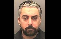 Újratárgyalják Ian Watkins feltételezett börtönbeli meggyilkolásának ügyét