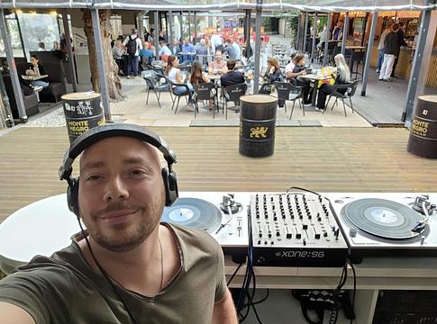 Makszim: amikor a hangzás nem harsány, hanem maradandó – év végi DJ körkérdés 2025