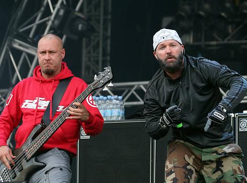 Fred Durst megható üzenettel búcsúzott a Limp Bizkit basszusgitárosától, Sam Riverstől