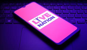Live Nation vezetők belső üzenetekben gúnyolták a koncertjegy-vásárlókat