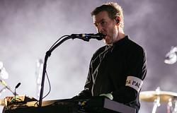 A Massive Attack koncerten támadja a Palantirt és a megfigyelési rendszereket