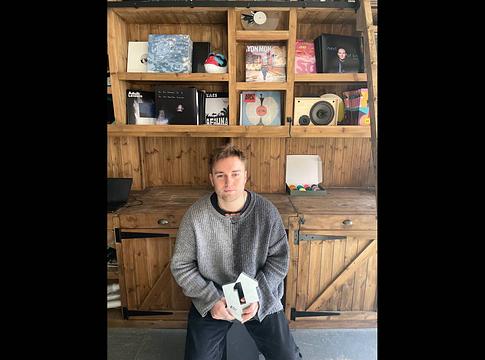 Sam Fender 35 hét után a brit kislemezlista élén